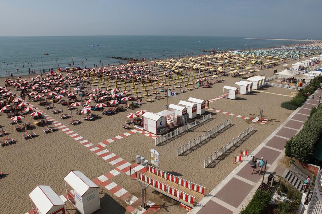 Hotel Vienna Caorle Exterior photo