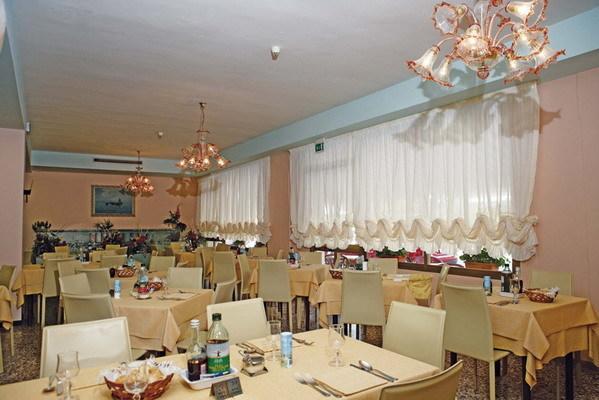 Hotel Vienna Caorle Exterior photo