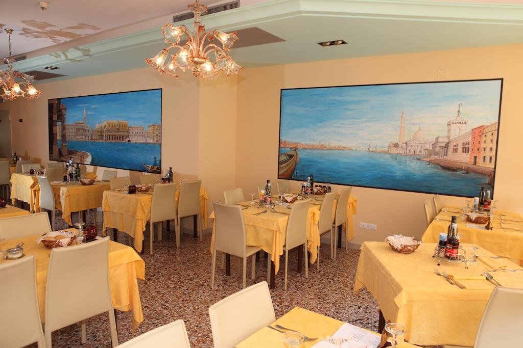 Hotel Vienna Caorle Exterior photo