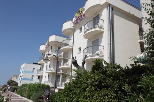 Hotel Vienna Caorle Exterior photo