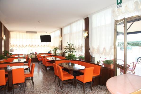 Hotel Vienna Caorle Exterior photo