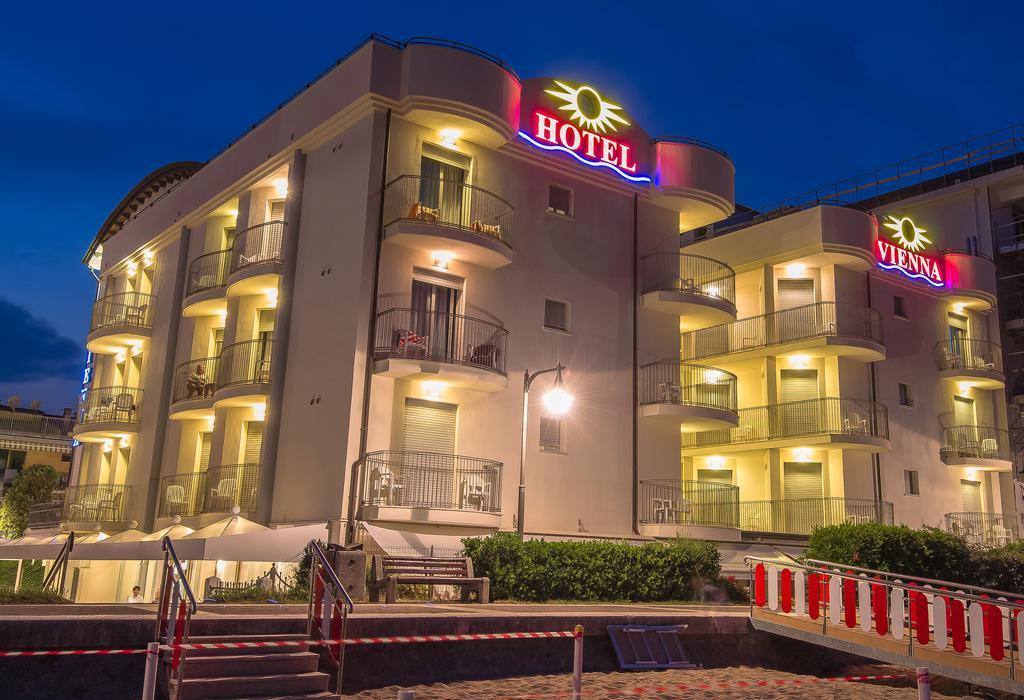 Hotel Vienna Caorle Exterior photo