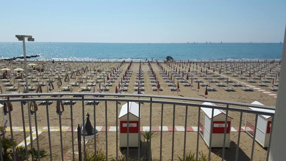 Hotel Vienna Caorle Exterior photo