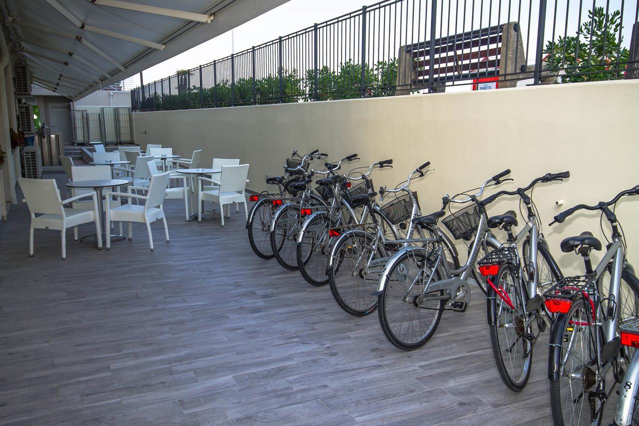 Hotel Vienna Caorle Exterior photo